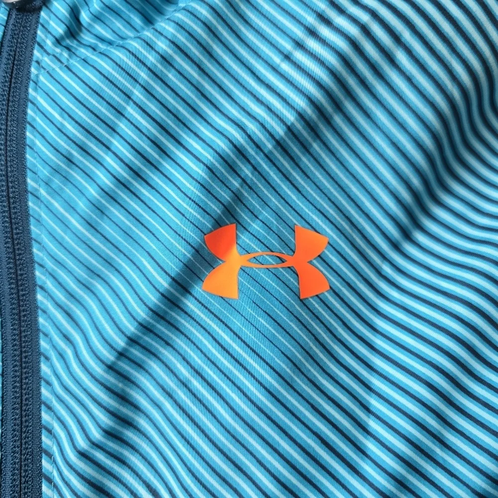Under Armour Windbreaker Turns Into Drawstring Bag Size XL